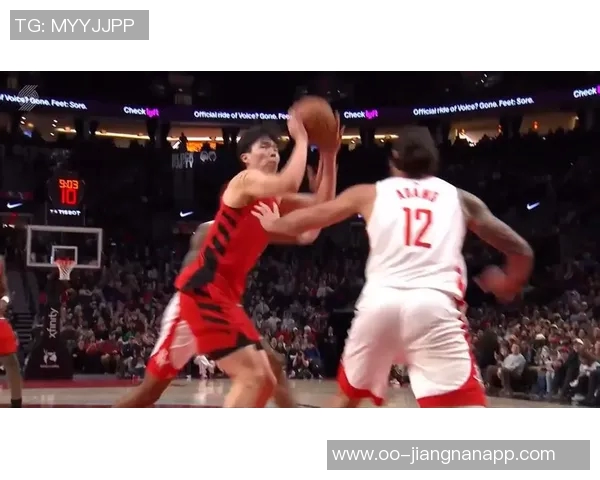 开拓者媒体人杨瀚森亲历亚当斯力量展现感受最强壮之人魅力